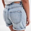 Short en jean mom ourlets retroussés denim bleach femme