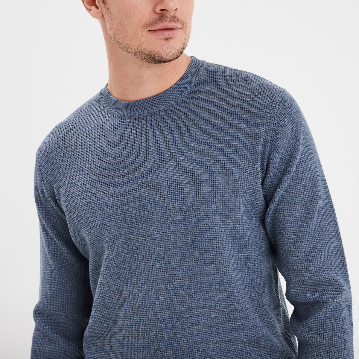 Pull en maille textur&eacute;e col rond bleu fonc&eacute; homme