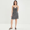Robe courte évasée satinée col v noir femme