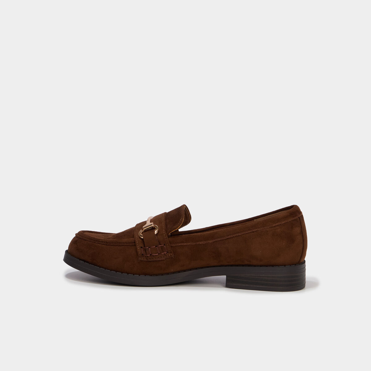 Mocassins effet su&eacute;dine avec ornements marron femme