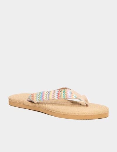 Tongs de plage détails tressés sable femme