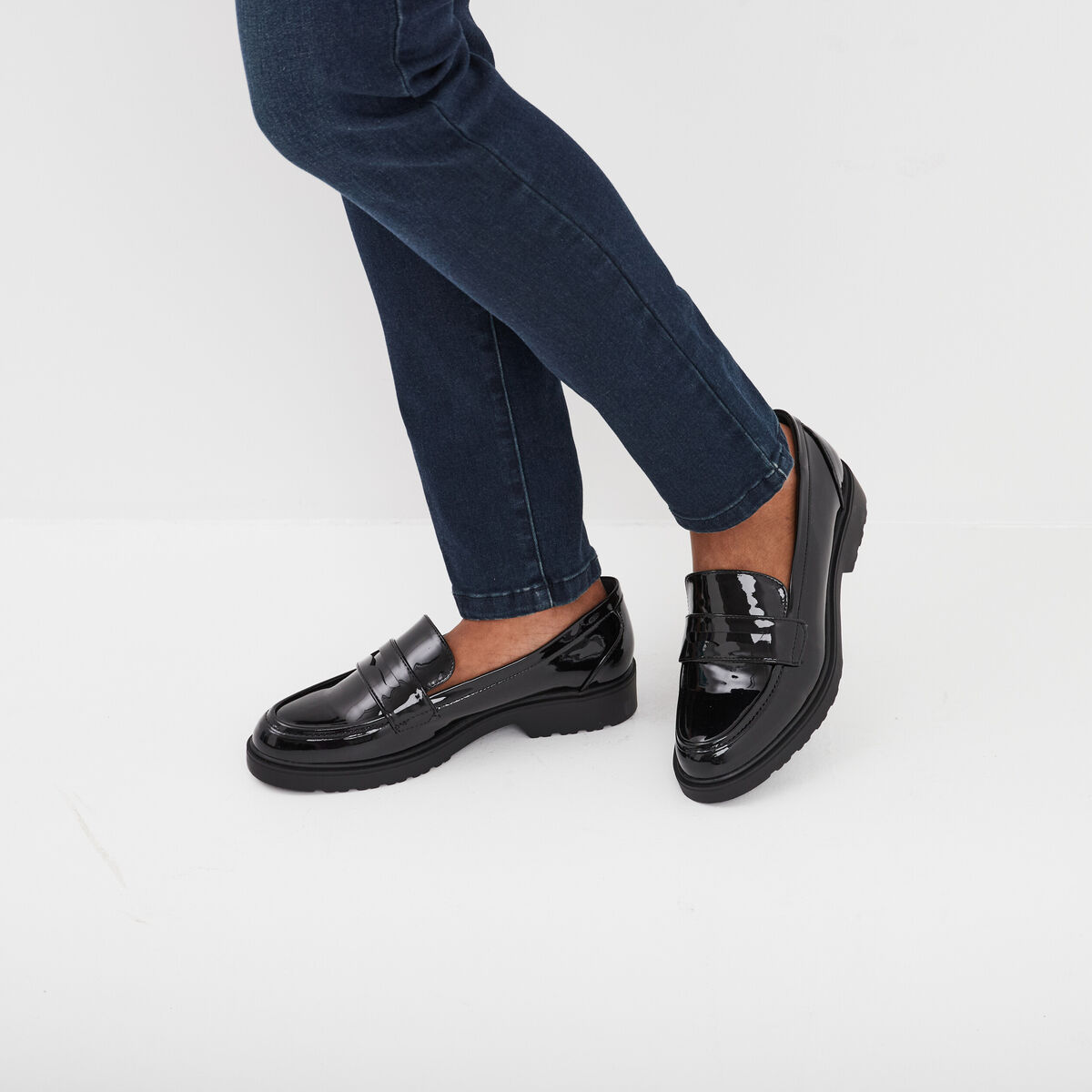 Mocassins vernis semelle crant&eacute;e Liberto noir femme