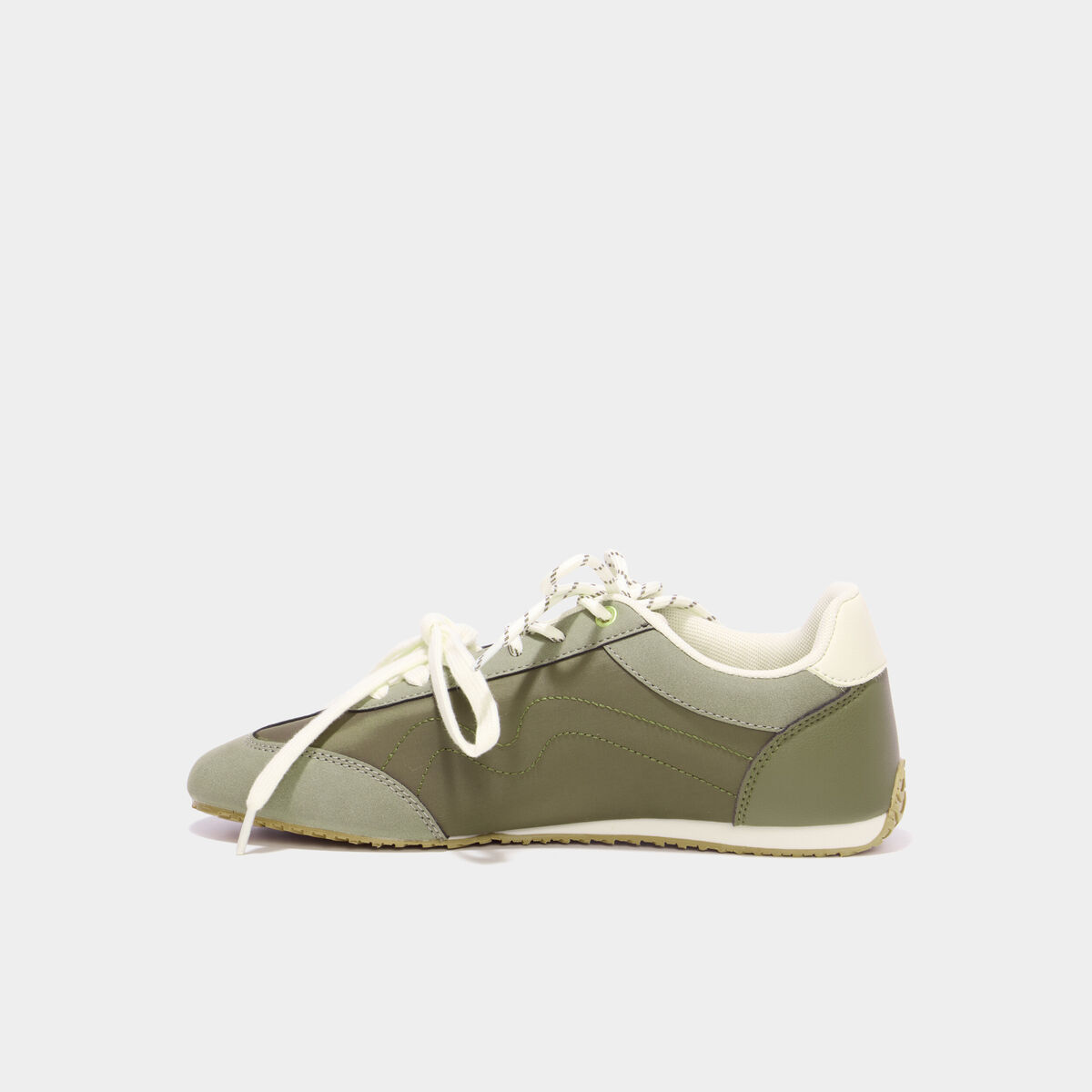 Baskets &agrave; lacets doubles semelle fine vert kaki femme