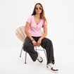 T-shirt court effet côtelé col en V rose femme