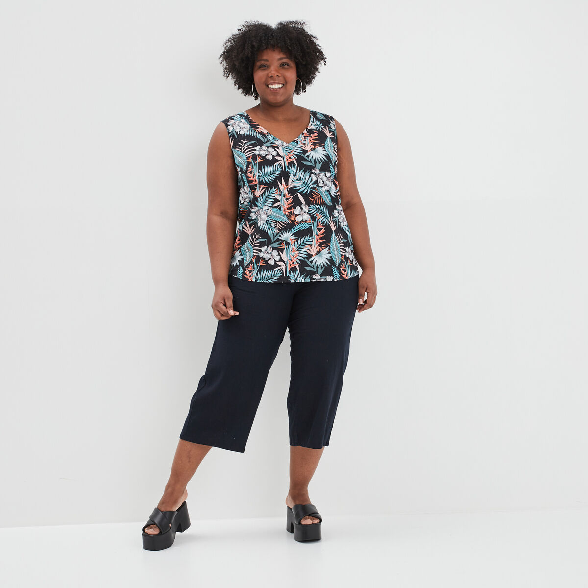 Pantacourt regular en lin majoritaire bleu foncé femme grande taille