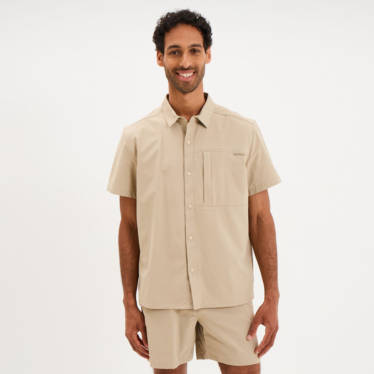 Chemise d&eacute;perlante droite stretch beige homme