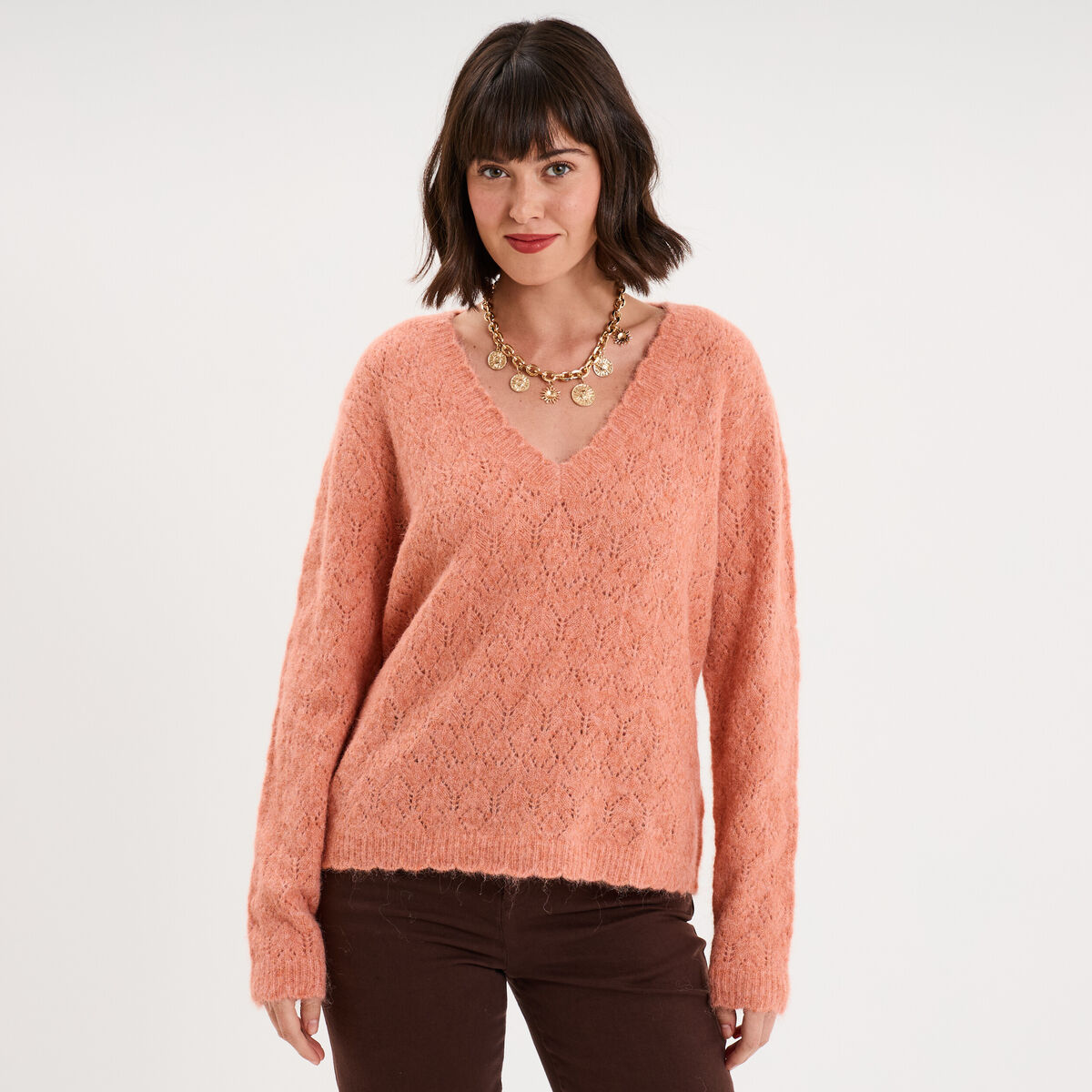 Pull col V ajour&eacute; manches longues rose corail femme