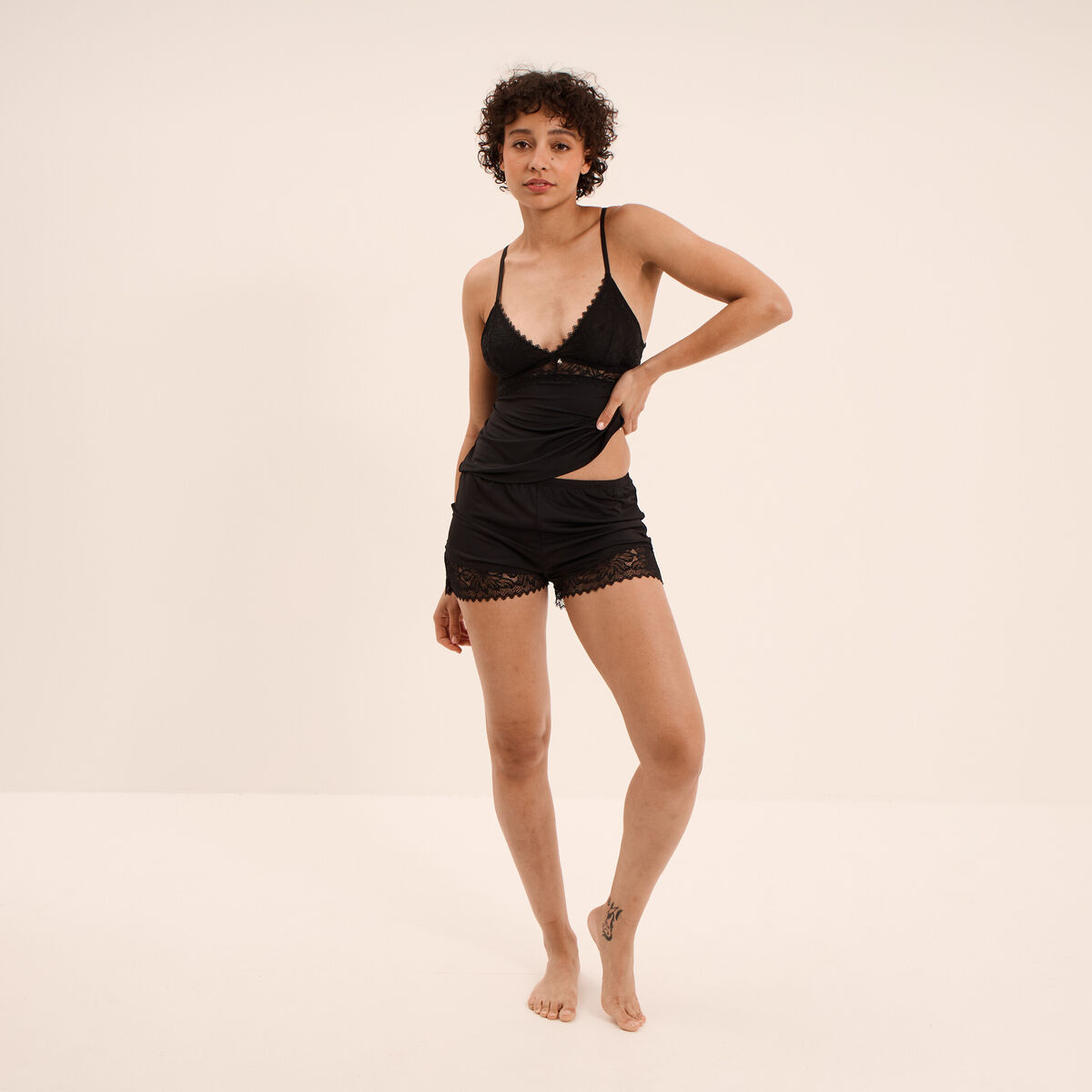 Ensemble pyjama short dentelle 2 pi&egrave;ces noir femme