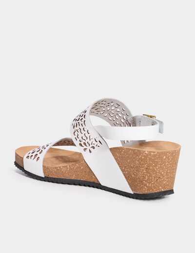 Sandales compensées perforées en cuir blanc femme
