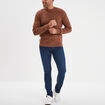 Pull en maille textur&eacute;e col rond marron homme