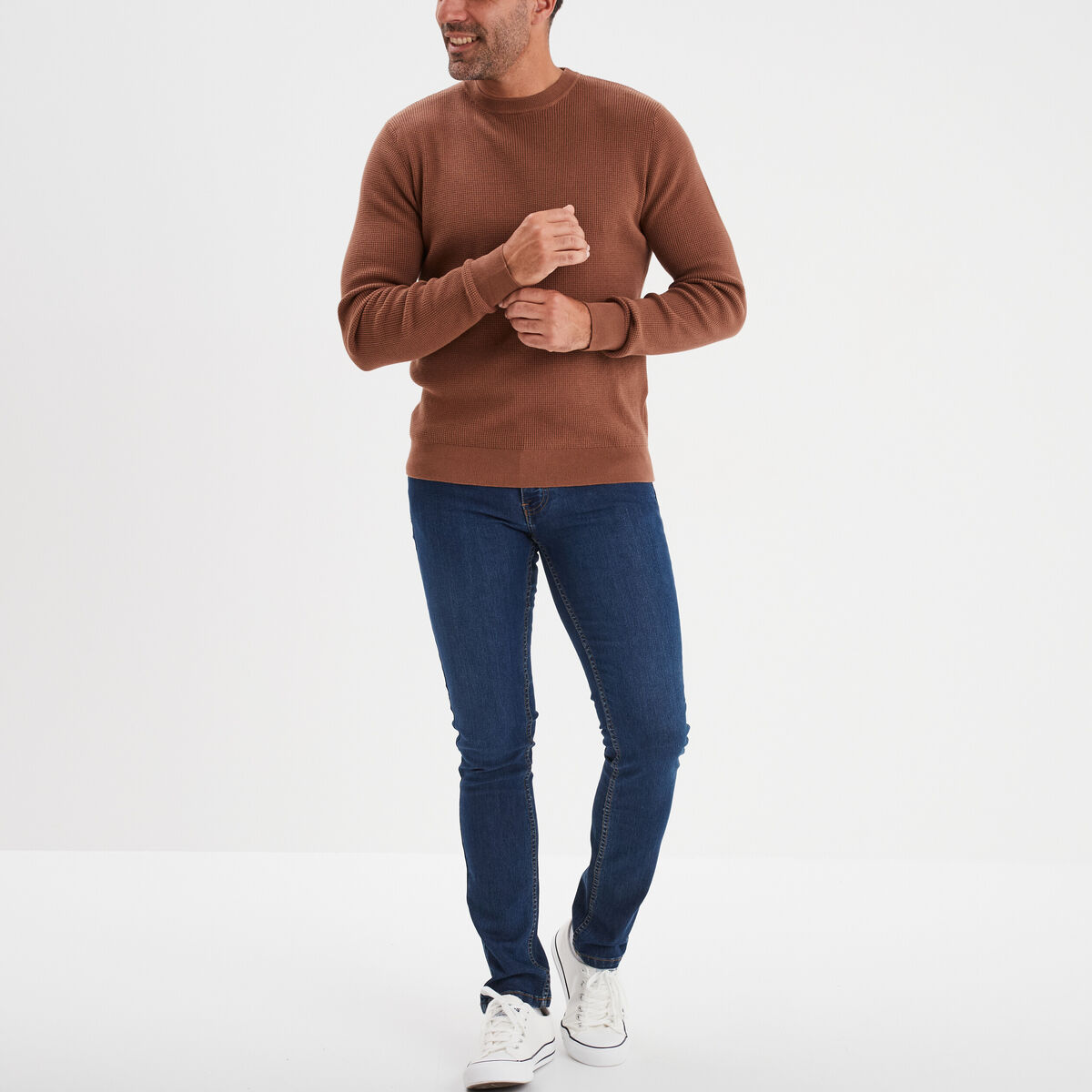 Pull en maille textur&eacute;e col rond marron homme