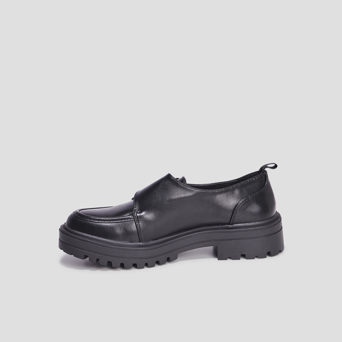 Derbies crantées avec boucle Liberto noir femme