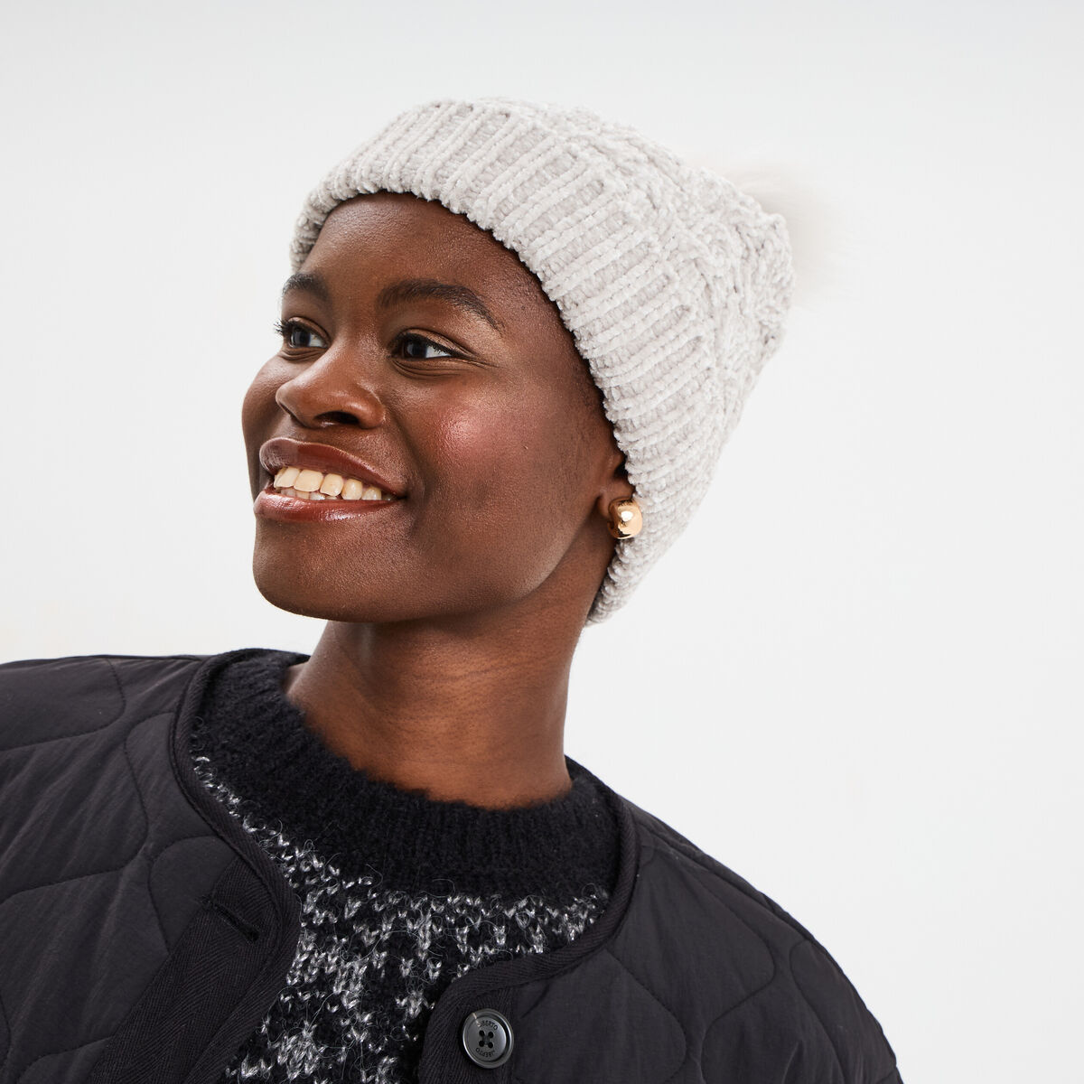 Bonnet &agrave; pompon fausse fourrure gris femme