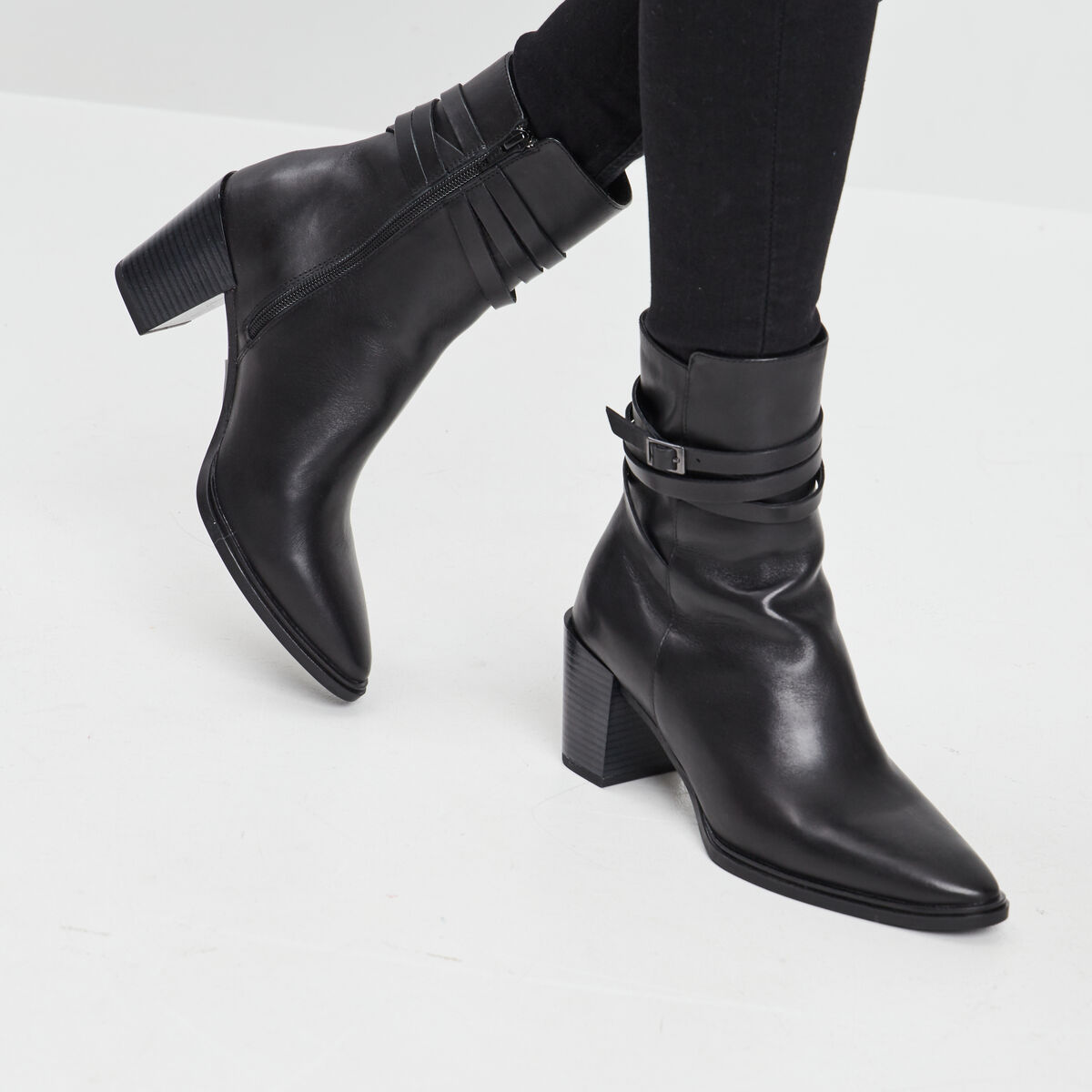 Bottines à talons en cuir noir femme