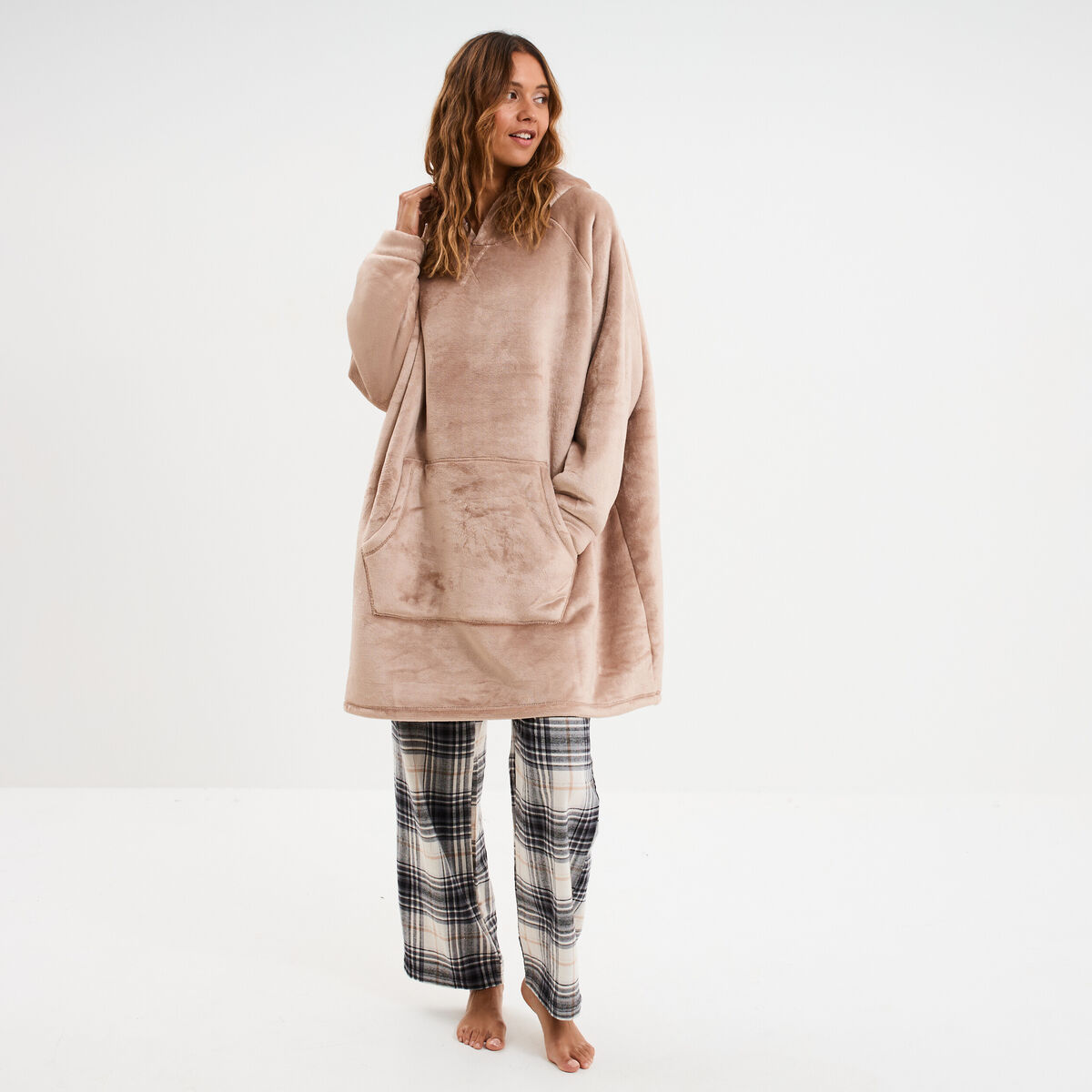 Poncho plaid effet velours &agrave; capuche beige femme