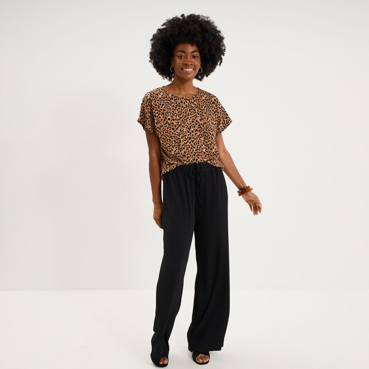 T-shirt gaufr&eacute; col rond manches courtes beige femme