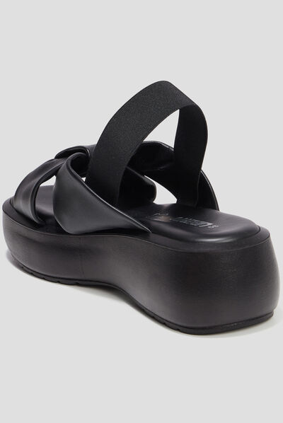Sandales compensées plis Liberto noir femme