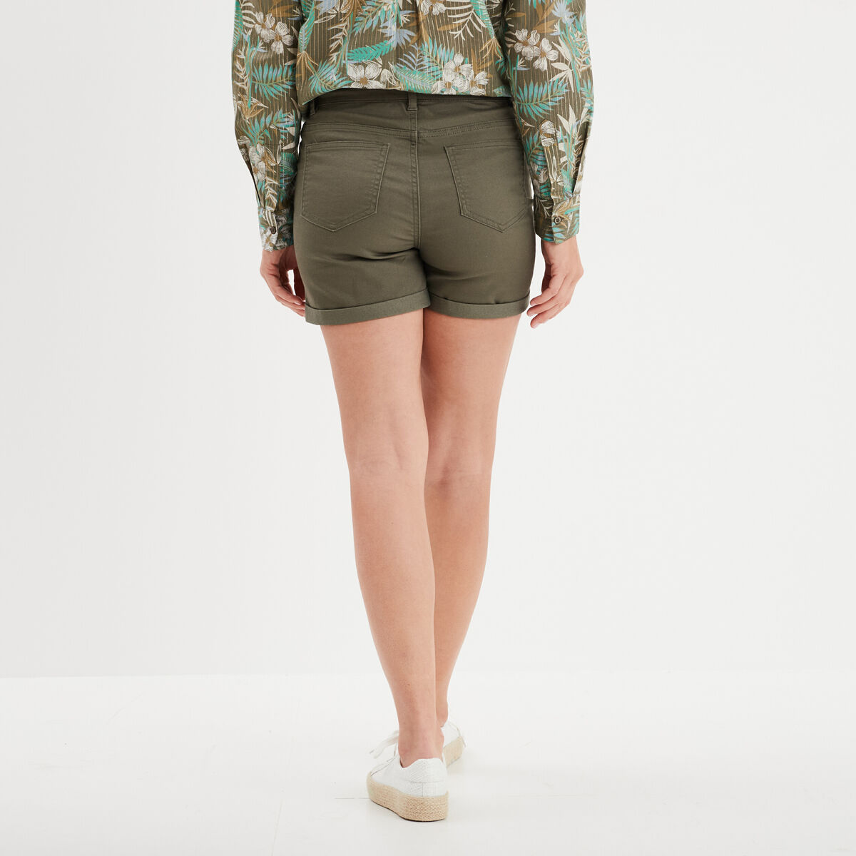 Short en jean slim coton stretch vert kaki femme