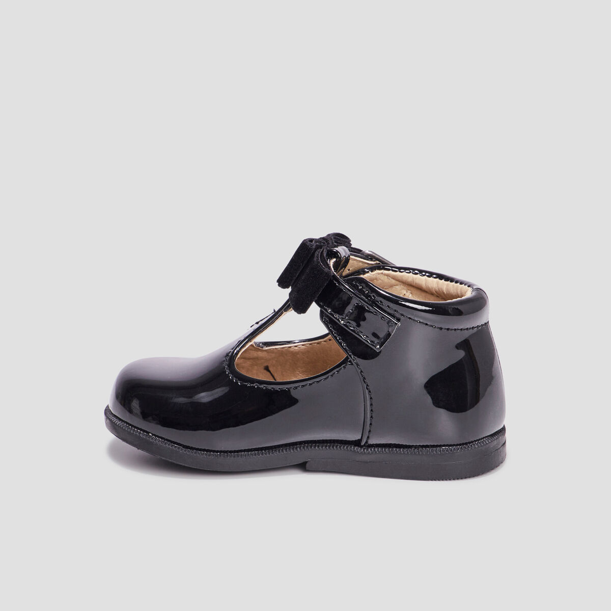 Babies c&eacute;r&eacute;monie vernies avec noeuds noir b&eacute;b&eacute; fille