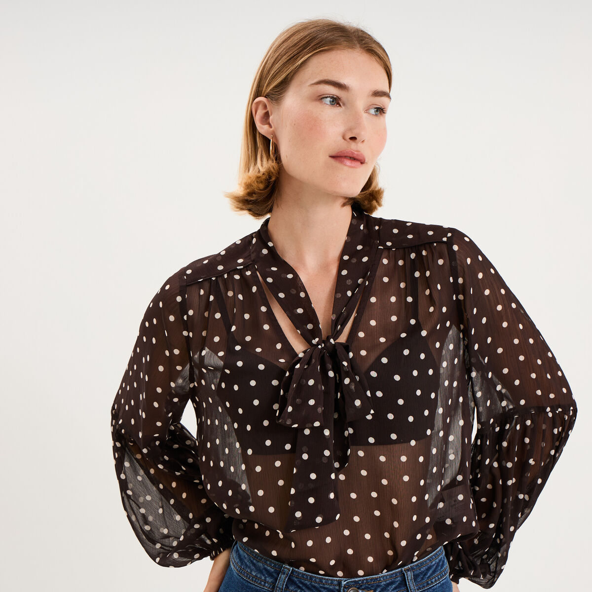 Chemisier transparent col lavalli&egrave;re marron chocolat femme