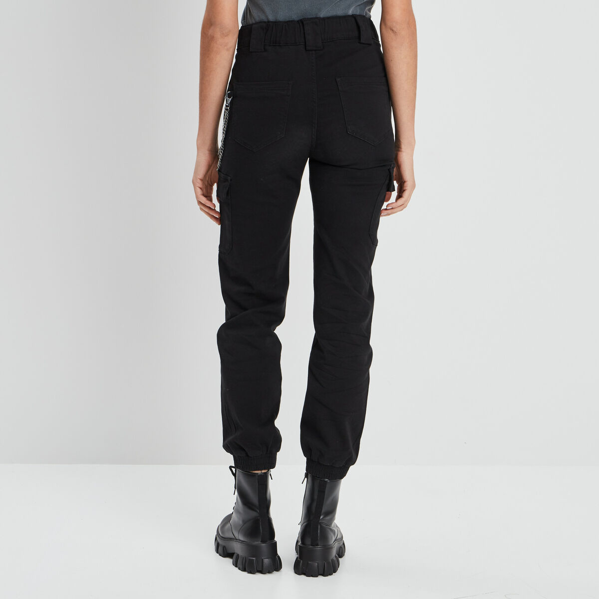 Pantalon cargo avec chaîne noir femme