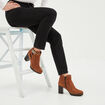 Bottines à talons avec chaînes en cuir marron femme