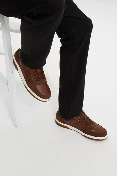 Tennis basses &agrave; lacets marron homme