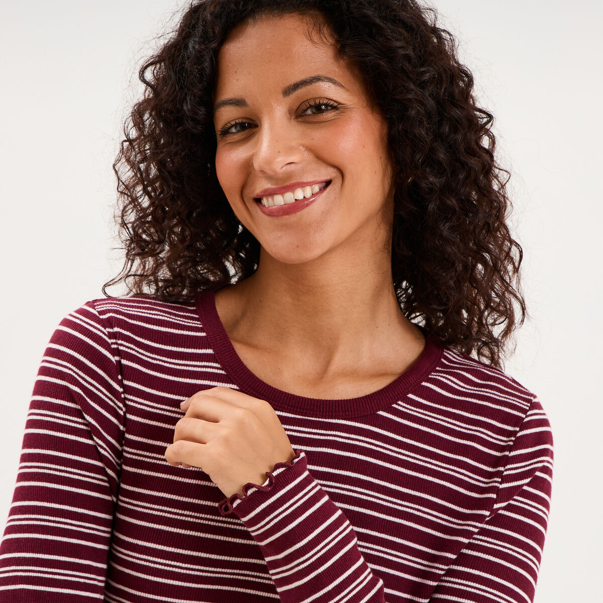 T-shirt ajust&eacute; col rond manches longues bordeaux femme