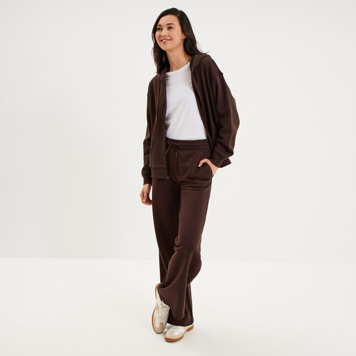 Sweat zipp&eacute; &agrave; capuche marron fonc&eacute; femme