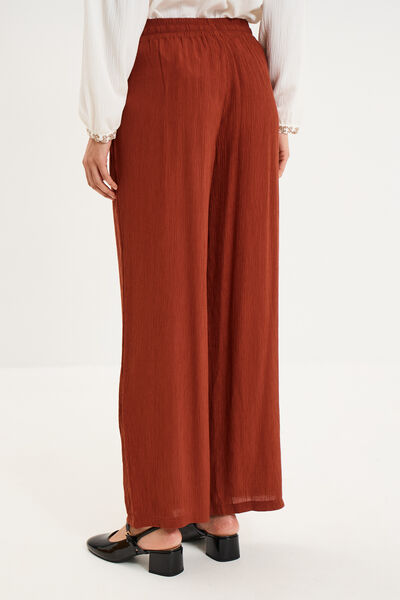 Pantalon effet cr&ecirc;pe taille &eacute;lastiqu&eacute;e marron femme