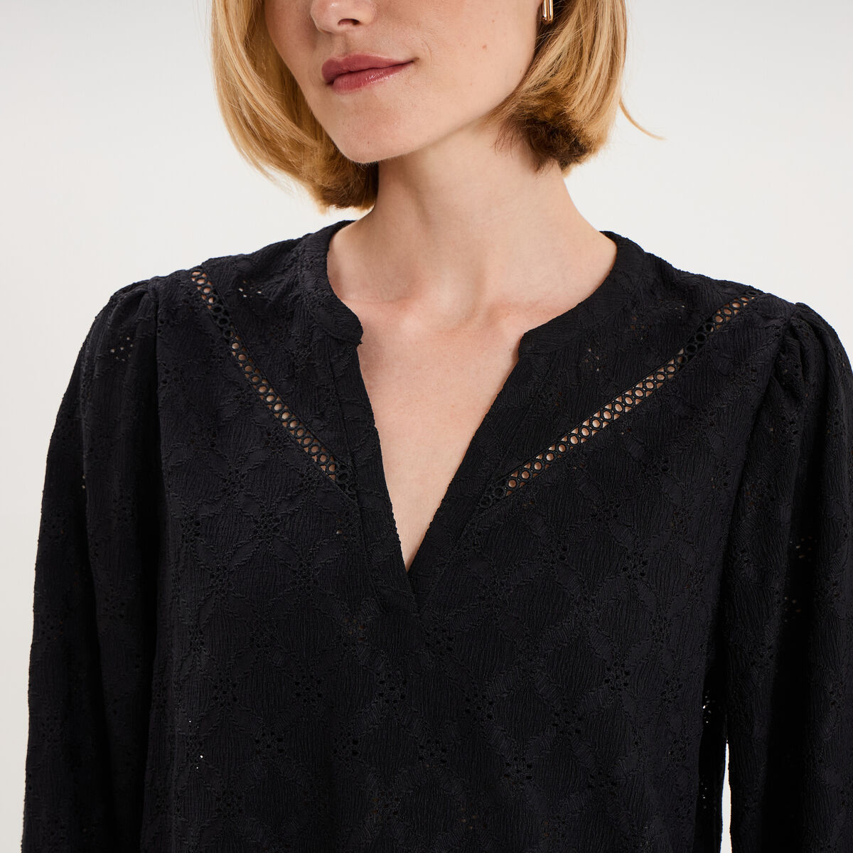 Blouse broderie anglaise col tunisien noir femme
