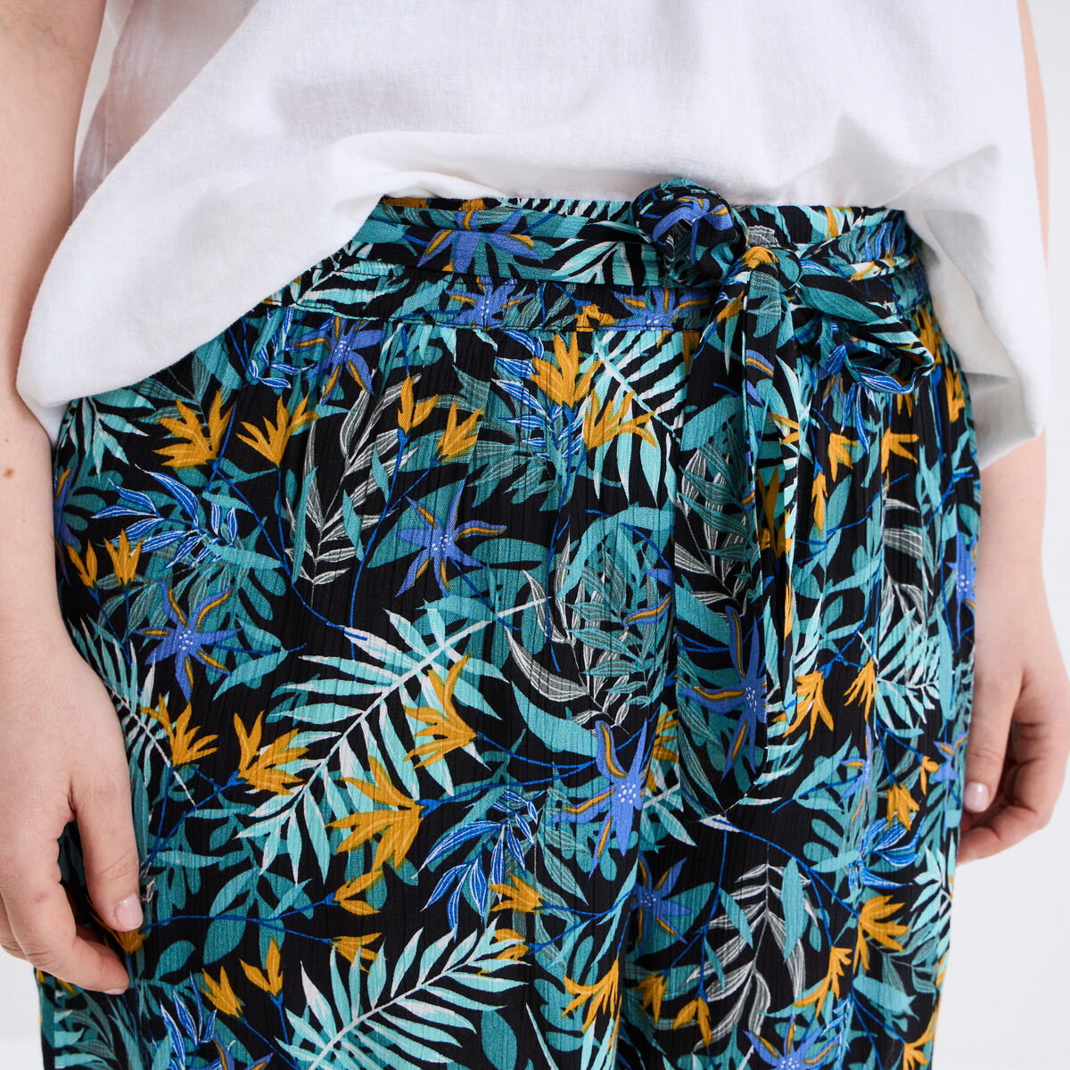 Short fluide ceinturé noir femme grande taille