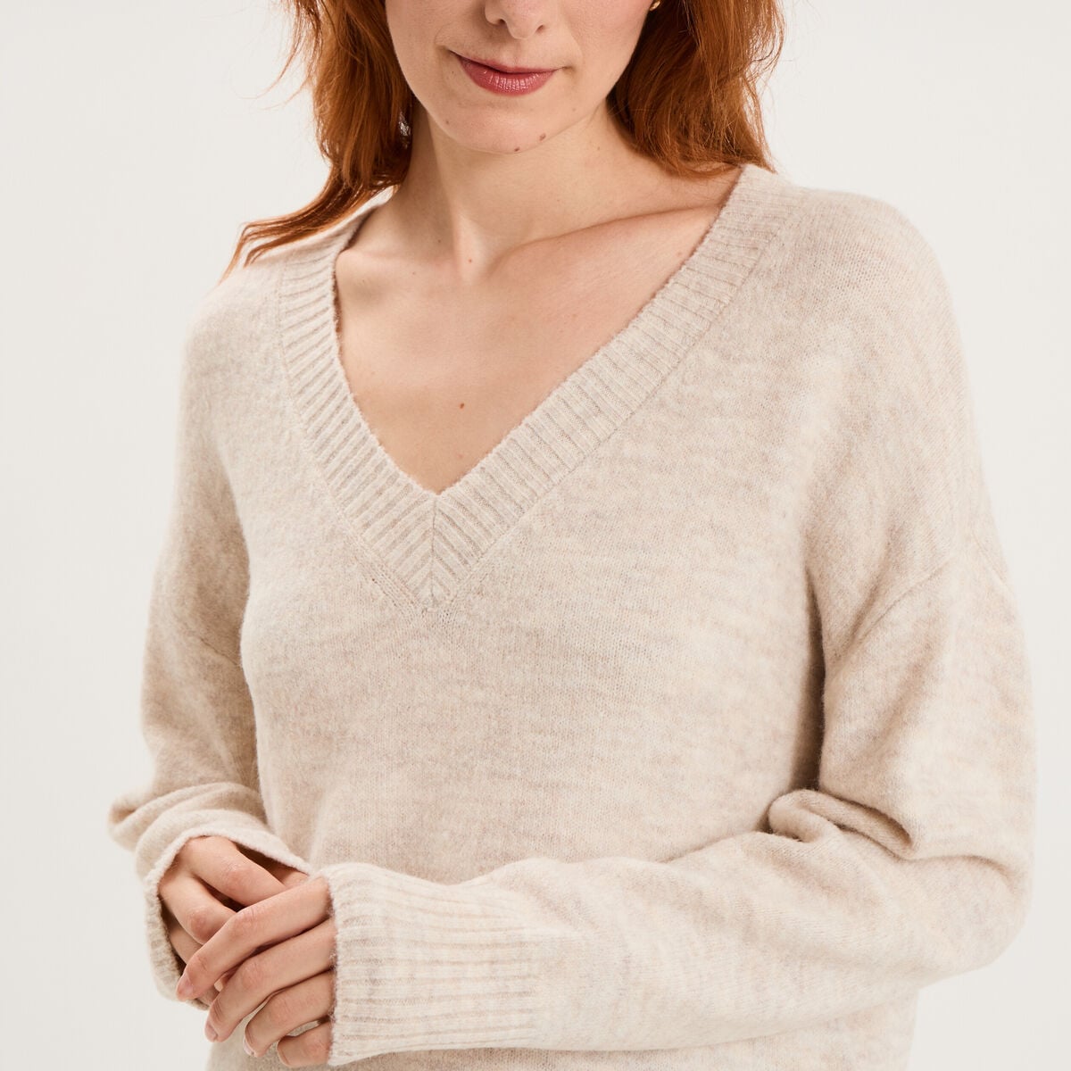 Pull col en V manches longues ecru femme