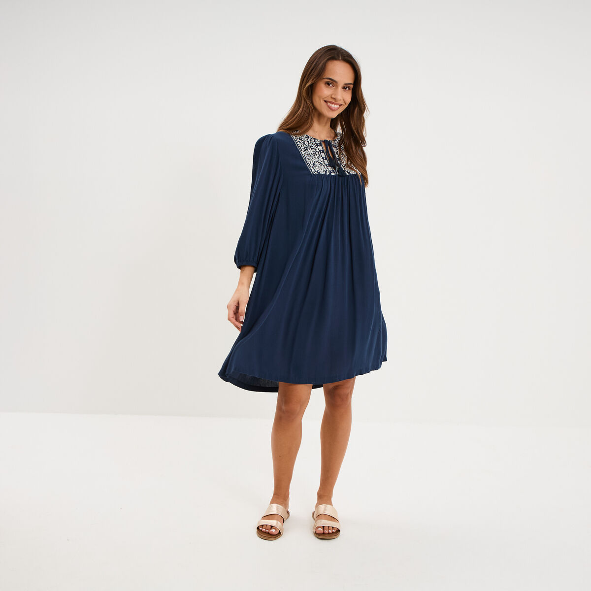 Robe fluide brod&eacute;e manches 3/4 bleu marine femme