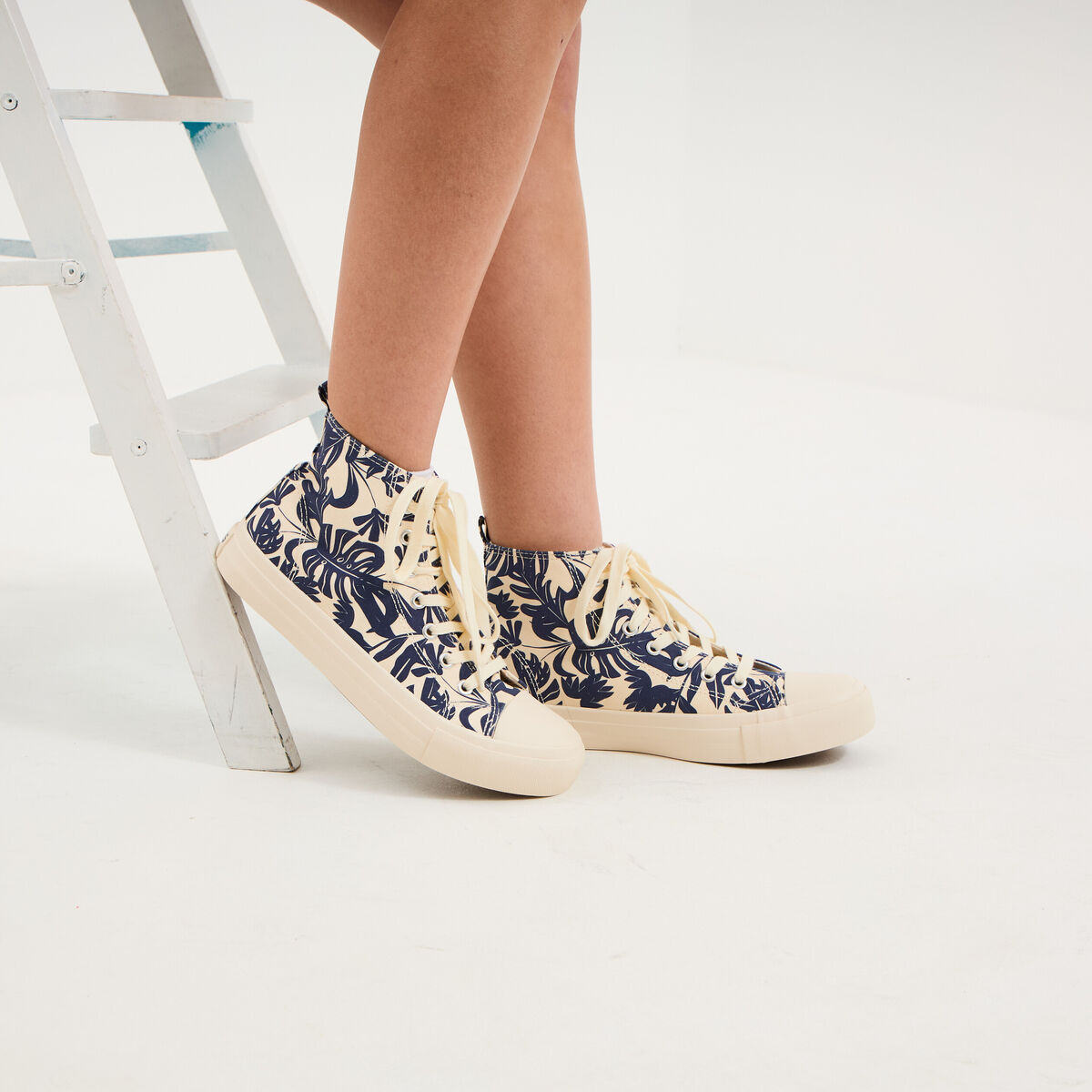 Tennis montantes en toile bleu femme