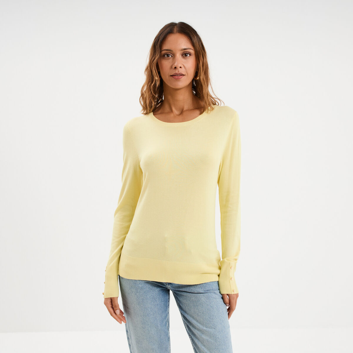 Pull col rond boutons aux poignets jaune clair femme