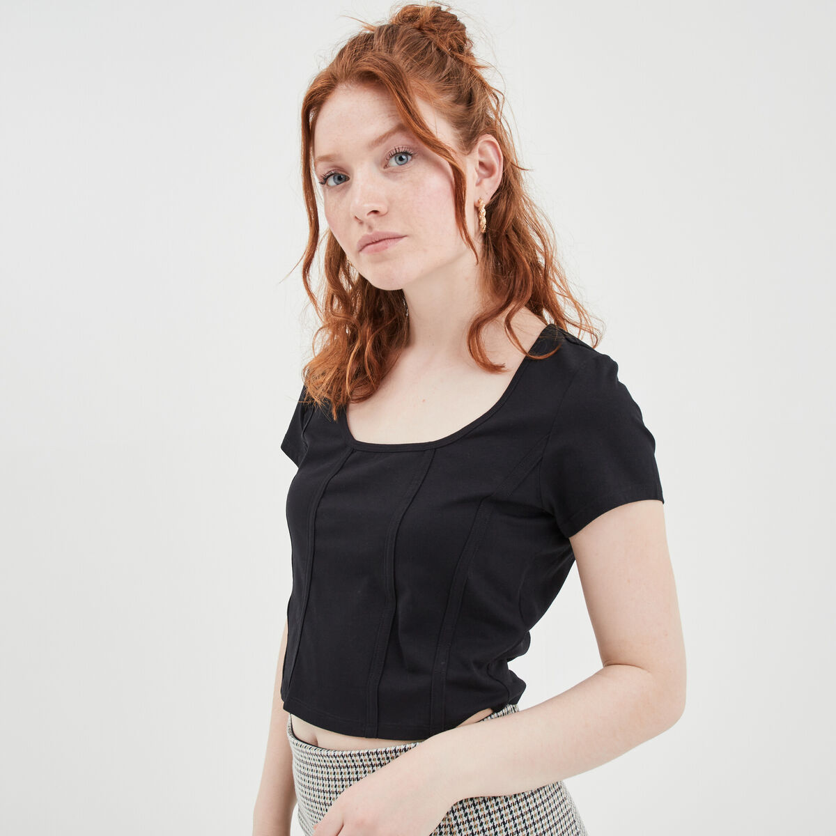 T-shirt court ajusté effet corset noir femme