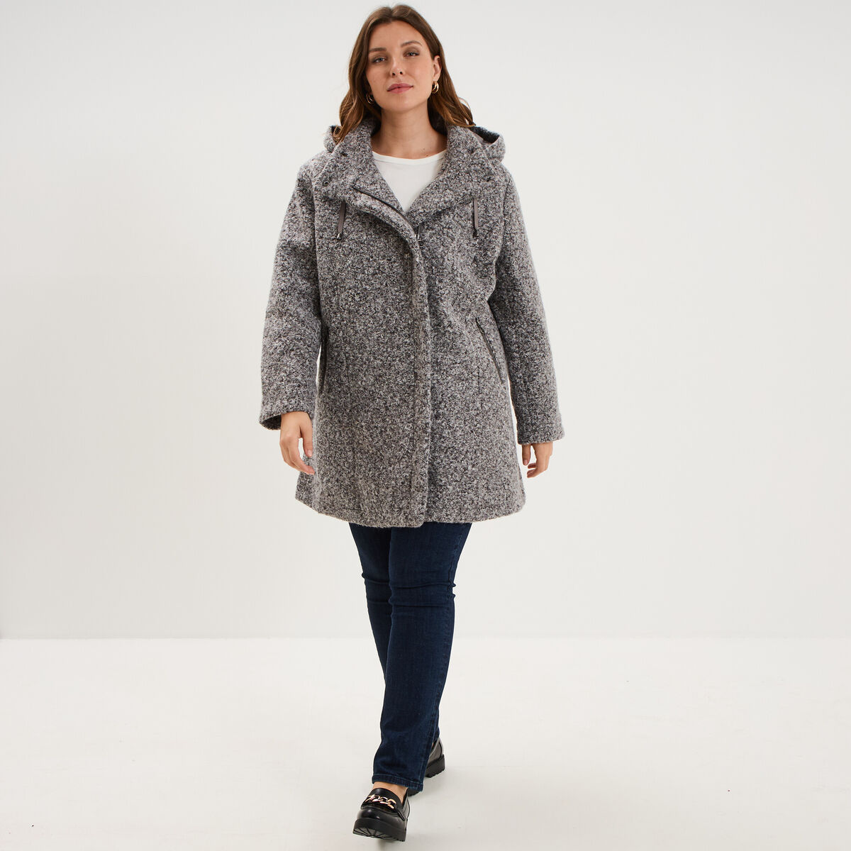 Manteau aspect bouclette &agrave; capuche gris femme grande taille