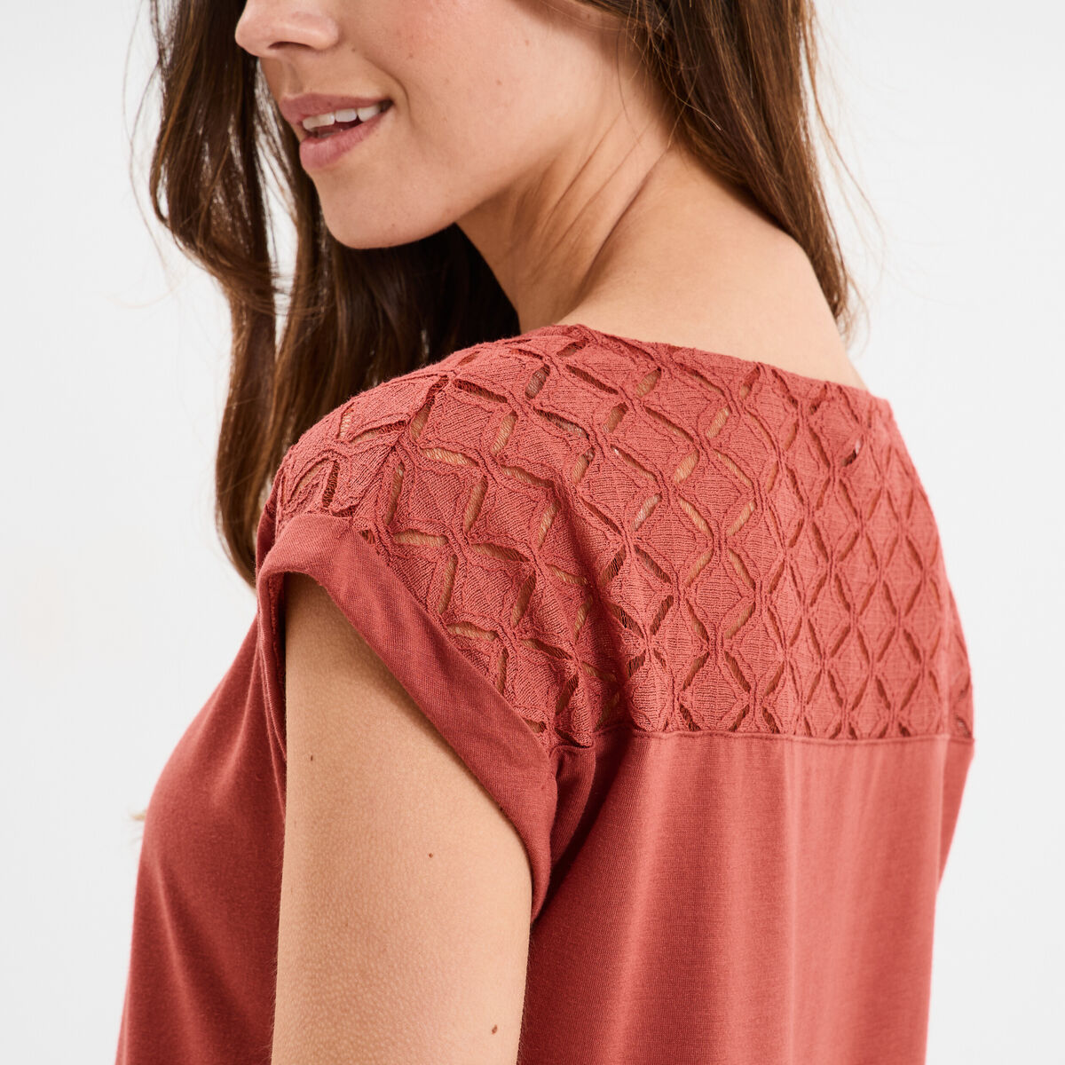 T-shirt col en V dentelle épaules et dos vieux rose femme