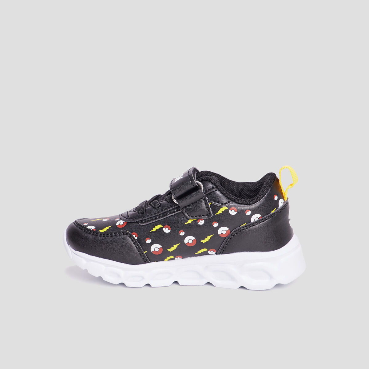 Baskets running Pok&eacute;mon Pikachu noir gar&ccedil;on