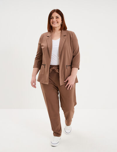 Pantalon cigarette ceintur&eacute; effet cr&ecirc;pe marron clair femme grande taille