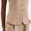 Veste sans manches ajust&eacute;e boutonn&eacute;e marron femme