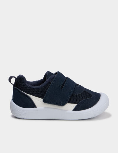 Baskets basses &agrave; semelles souples bleu marine b&eacute;b&eacute; gar&ccedil;on