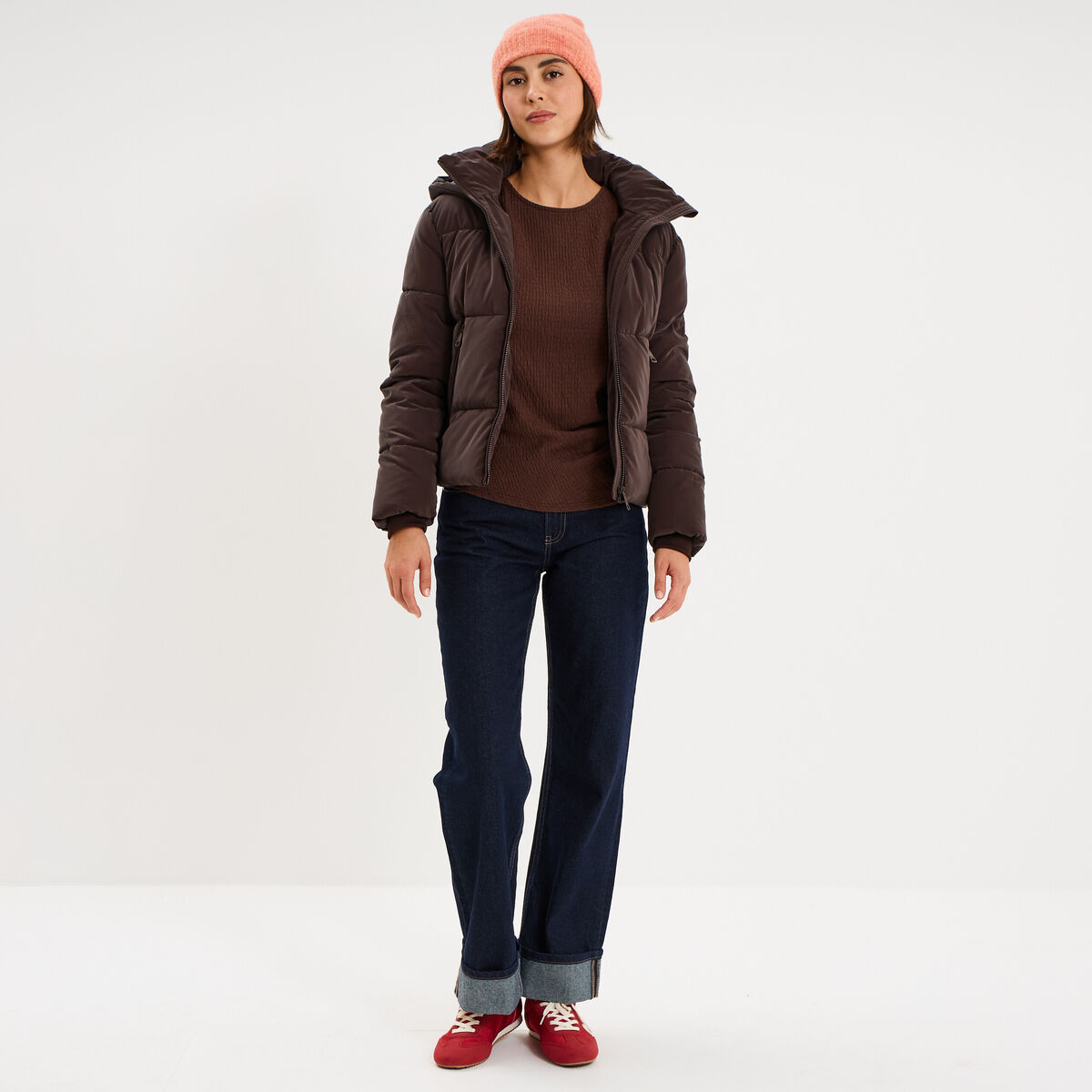 Doudoune courte imperm&eacute;able &agrave; capuche marron fonc&eacute; femme