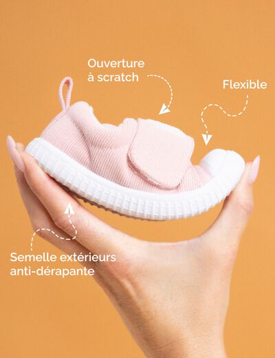 Tennis basses &agrave; scratchs semelle souple rose b&eacute;b&eacute; fille