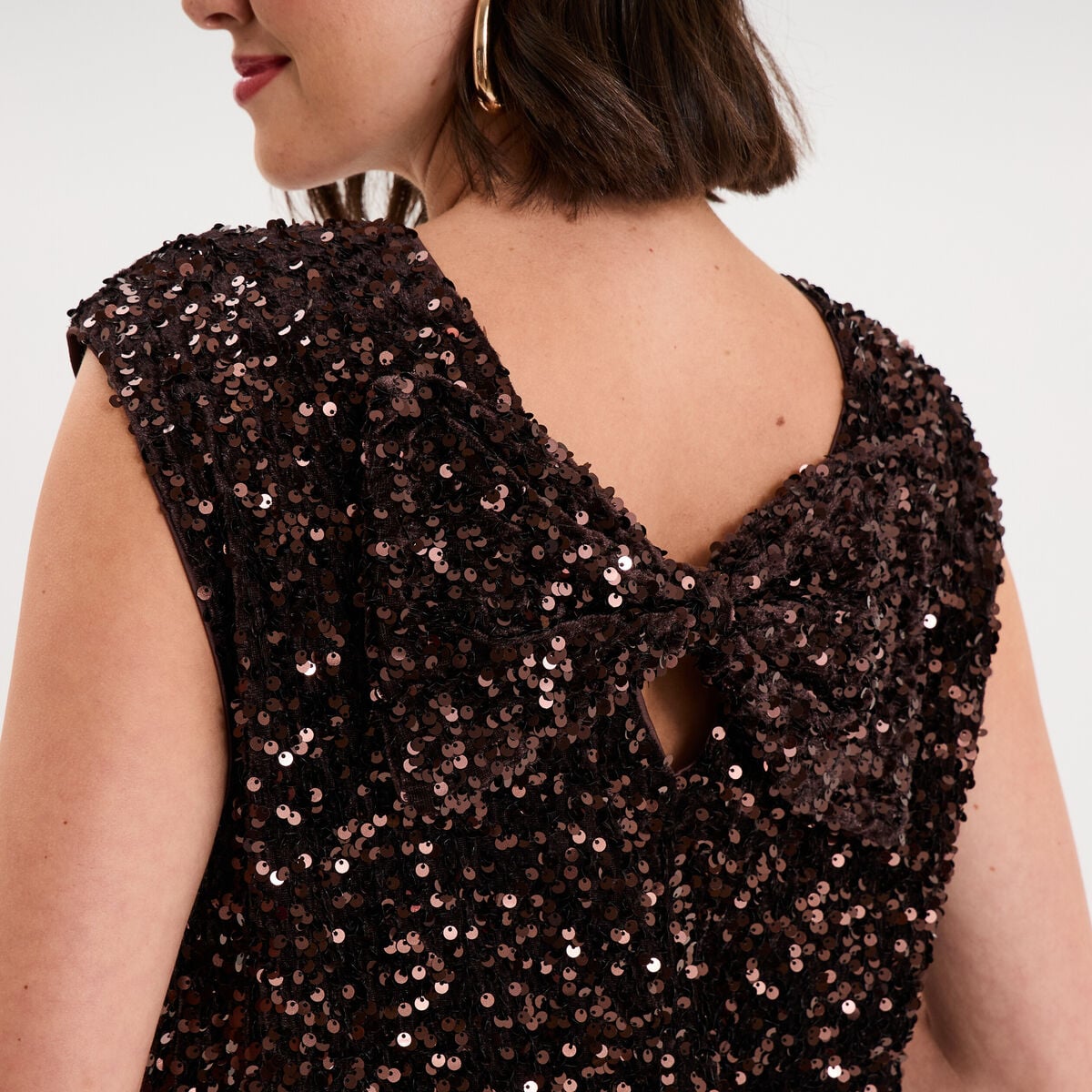 Robe courte &agrave; sequins sans manches marron fonc&eacute; femme