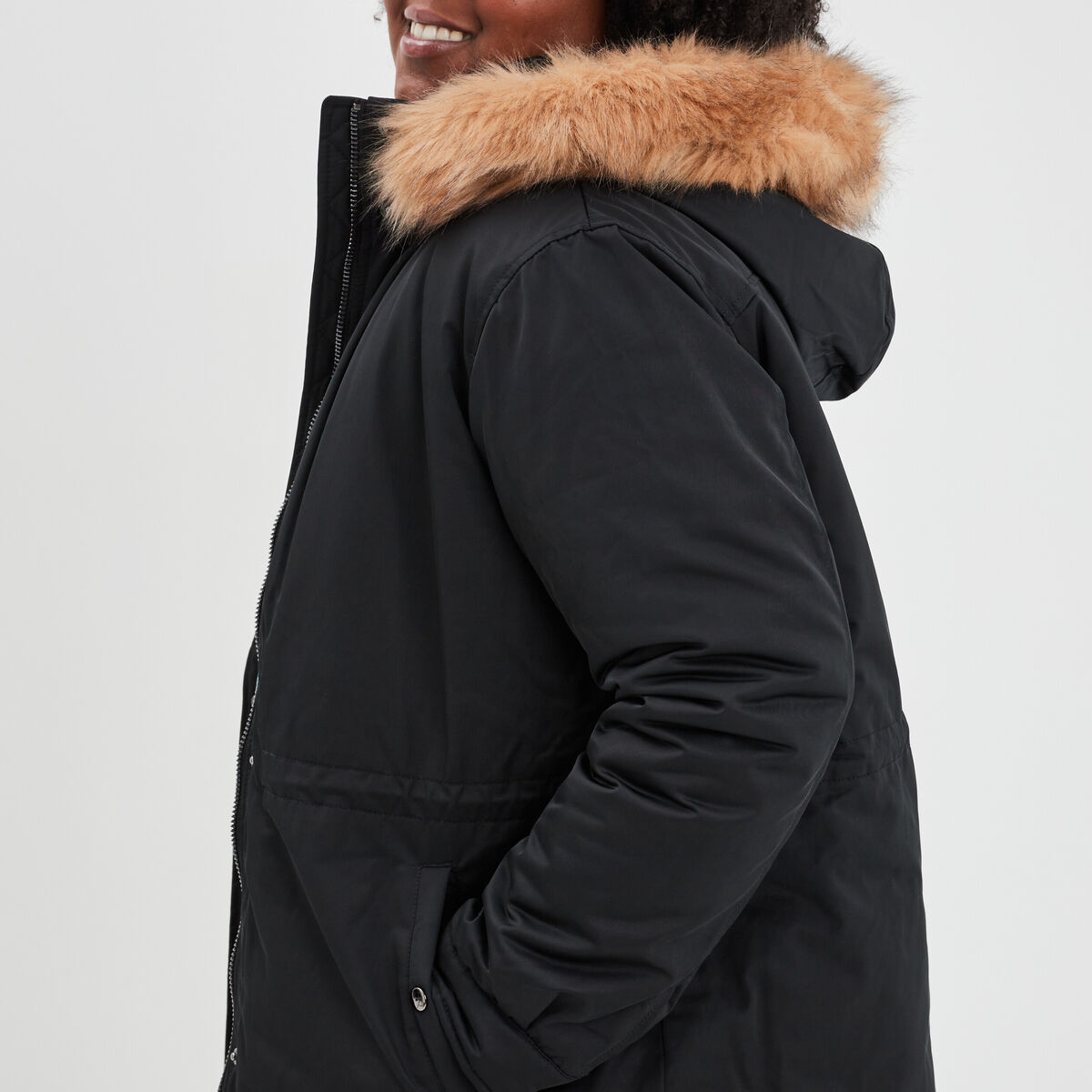 Parka &agrave; capuche bordure fausse fourrure noir femme grande taille