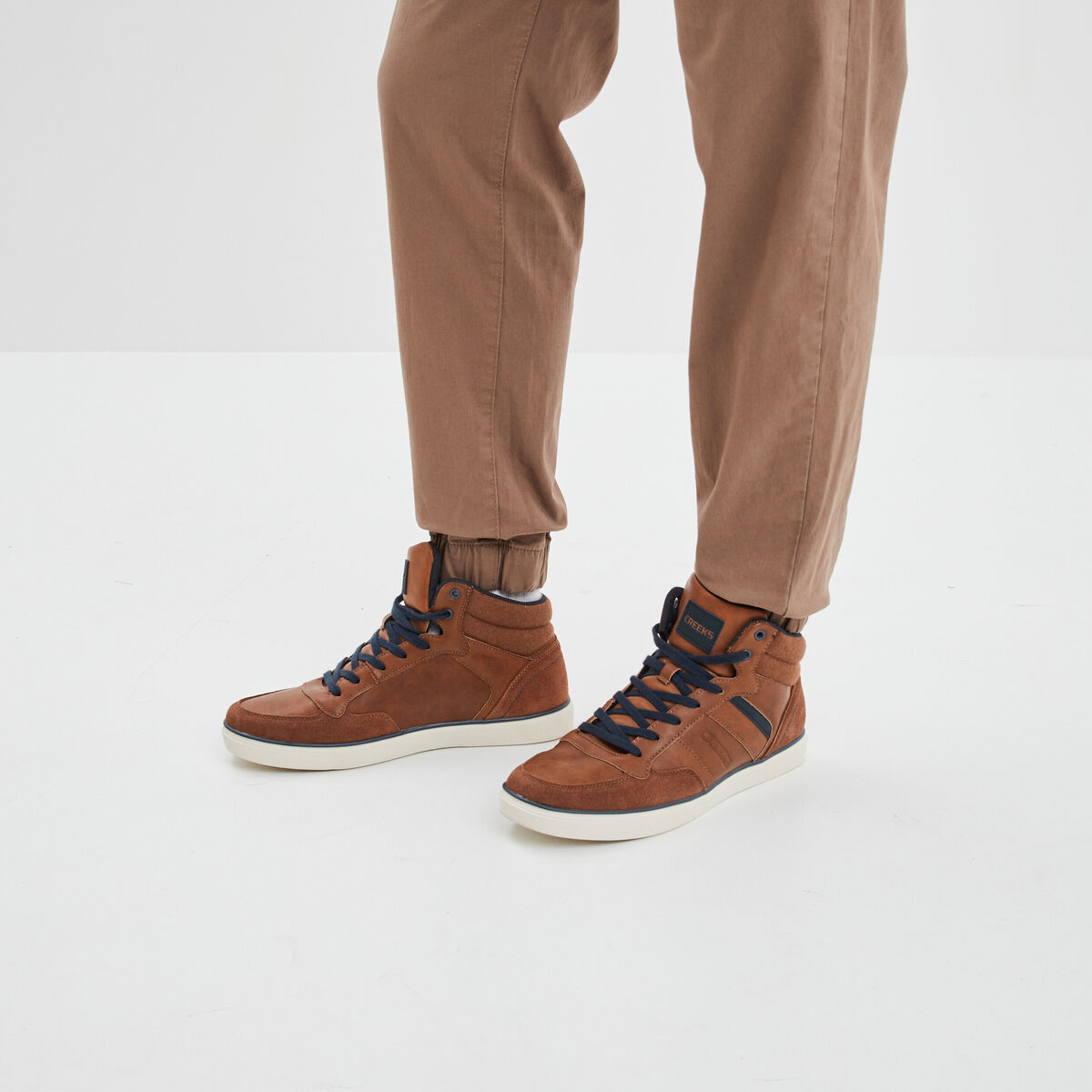 Baskets montantes &agrave; lacets marron homme