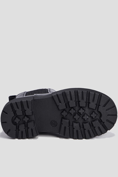 Bottines chelsea crant&eacute;es bout rond noir fille