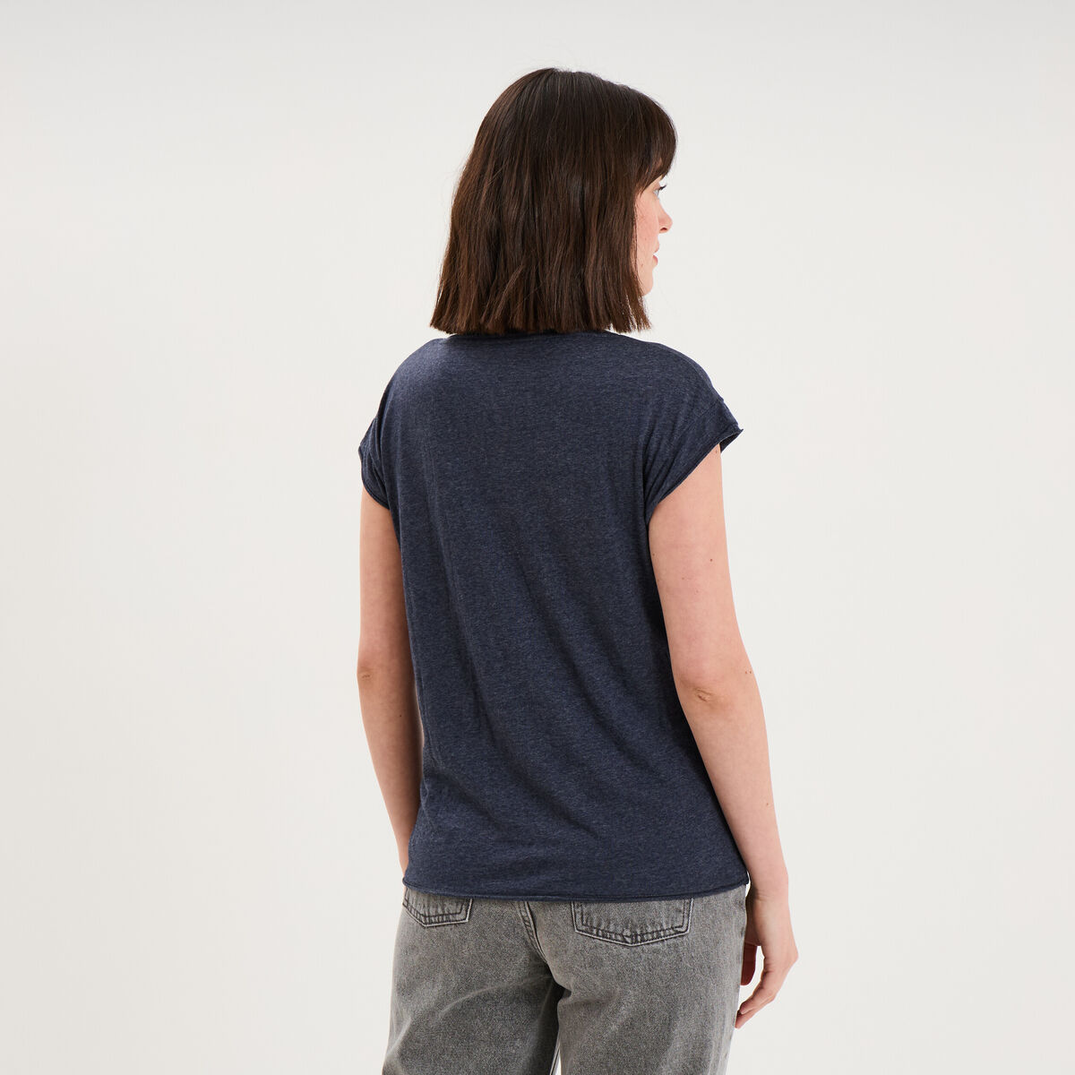 T-shirt col v poche poitrine bleu marine femme